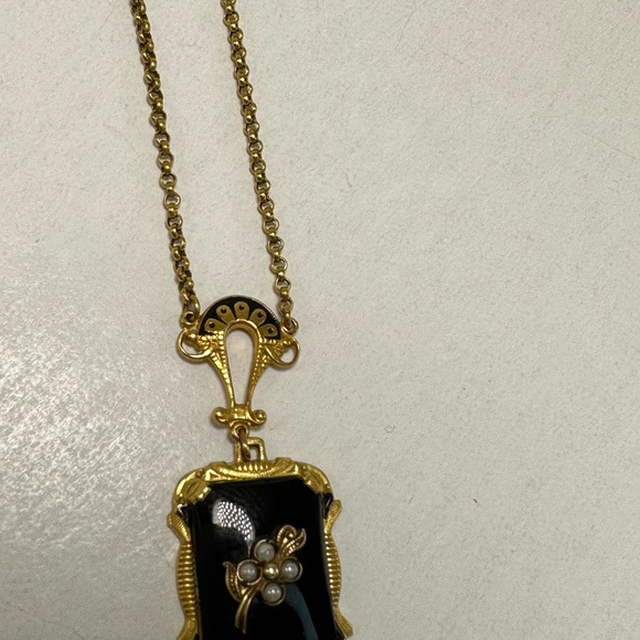 Elegant Vintage Victorian-Style Necklace with Faux Pearls - Picture 13 of 14